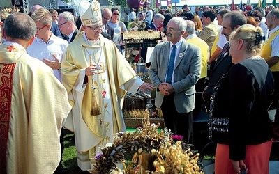  Diecezja płocka, powiat płocki i województwo mazowieckie dziękowały za tegoroczne plony