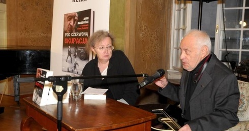 Honory dla Adama Macedońskiego