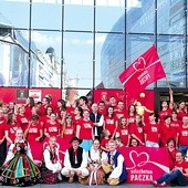 Sto dni przed finałem akcji wolontariusze zaprosili mieszkańców Katowic  do wspólnego poloneza