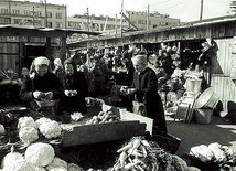 Warszawie bazary i targowiska. To tutaj toczyło się codzienne życie mieszkańców