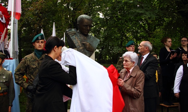 Miał oczy mężczyzny i oczy dziecka