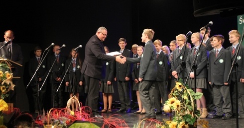 Trzeci rok przed nimi