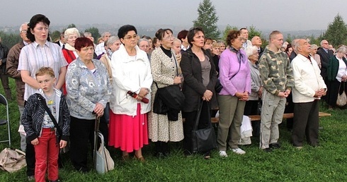 W święto Podwyższenia Krzyża Świętego bielszczanie modlili się za swoje miasto na wzgórzu Trzy Lipki