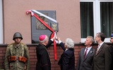 Odsłonięcie tablicy na budynku WSD w Łowiczu upamiętniającej marszałka Edwarda Śmigłego-Rydza