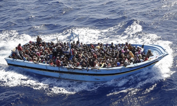 Zatonęła łódź z emigrantami, jest wiele ofiar