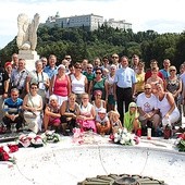  Chwila zadumy na polskim cmentarzu na Monte Cassino