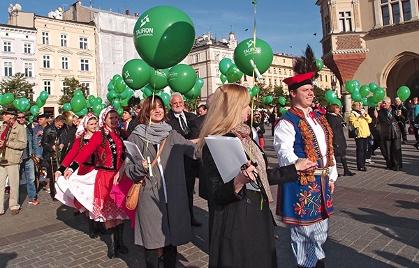  W ub. roku na czele marszu, w rytmie poloneza, szły Urszula Grabowska i Maja Ostaszewska