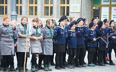  Nawet w ramach jednego stowarzyszenia obowiązują  różne mundury