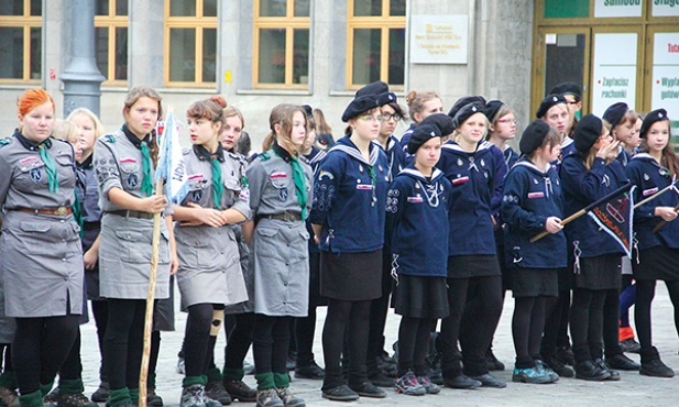  Nawet w ramach jednego stowarzyszenia obowiązują  różne mundury