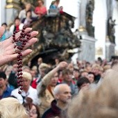  Pielgrzymka może być dobrą okazją do odkrycia aktualności modlitwy różańcowej w walce ze złem. Zaproszeni są nie tylko członkowie Żywego Różańca