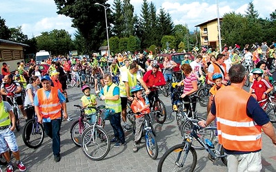  Parafialne rajdy rowerowe w Leśnej to zawsze moc atrakcji dla całych rodzin