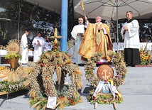 Abp Sławoj Leszek Głódź poświęcił dożynkowe wieńce