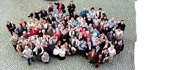 Jak na spotkanie przyjaciół przystało, nie mogło zabraknąć rodzinnej fotografii 