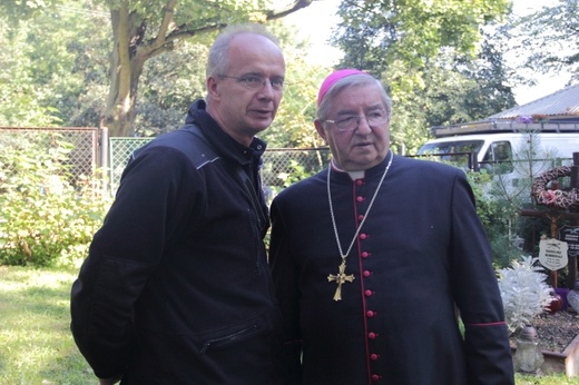 Modlitwa nad grobami ofiar komunizmu 