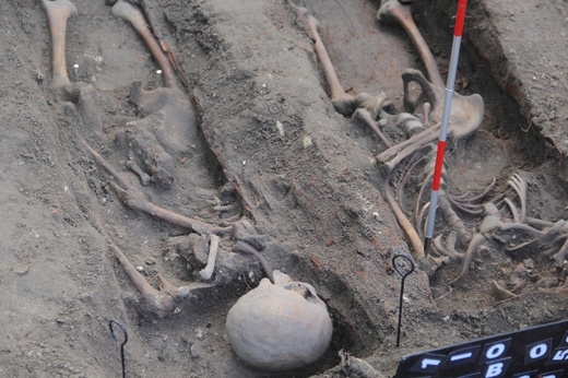 Modlitwa nad grobami ofiar komunizmu 