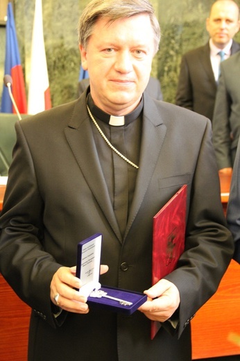 Abp Józef Kupny honorowym obywatelem Chorzowa