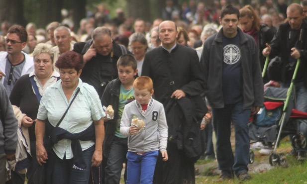 Modlitwa rodzin w Kalwarii, cz. 1.