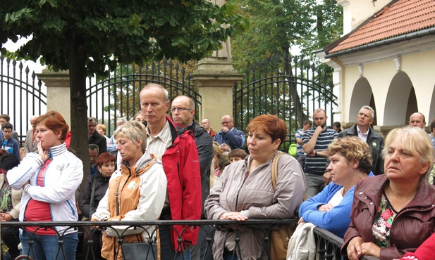 Modlitwa rodzin w Kalwarii, cz. 2.