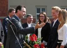 Ksiądz generał Ángel Fernández Artime został serdecznie powitany przez uczniów salezjańskich szkół