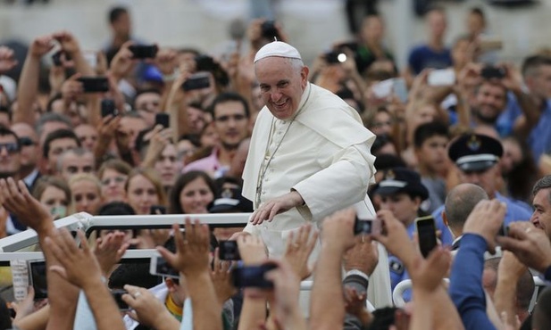 Serdeczne powitanie papieża w Tiranie