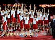 Polscy sportowcy gratulują drużynie Antigi złota