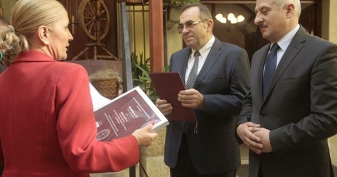 Wykształcą i zatrudnią włókienników