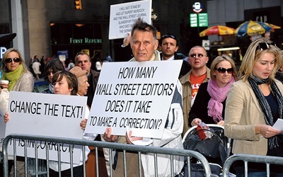 Protest przeciwko użyciu określenia „polski obóz koncentracyjny” na łamach „Wall Street Journal” zorganizowany przez przedstawicieli Polonii Amerykańskiej przed siedzibą gazety na Manhattanie w 2010 r.