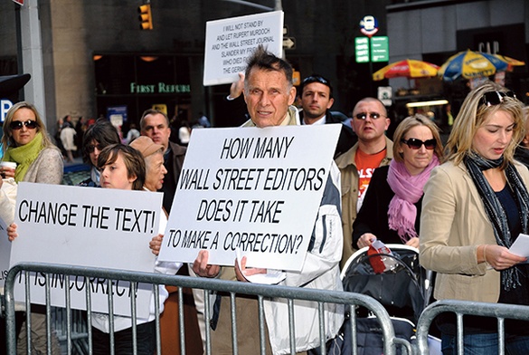 Protest przeciwko użyciu określenia „polski obóz koncentracyjny” na łamach „Wall Street Journal” zorganizowany przez przedstawicieli Polonii Amerykańskiej przed siedzibą gazety na Manhattanie w 2010 r.