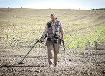 Badania archeologiczne prowadzone były metodą nieinwazyjną, przede wszystkim za pomocą wykrywaczy metali 