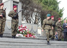 Uroczystości rocznicowe pod pomnikiem Legionistów
