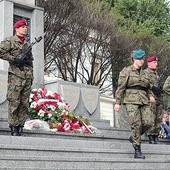 Uroczystości rocznicowe pod pomnikiem Legionistów