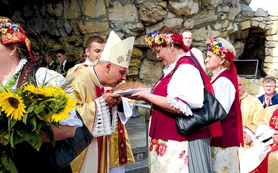  Biskup przypominał, że chleb jest owocem współpracy człowieka z Bogiem