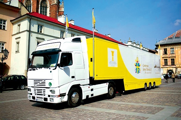 Wielotonowa ciężarówka posiada rozwiązania muzealne na miarę XXI wieku