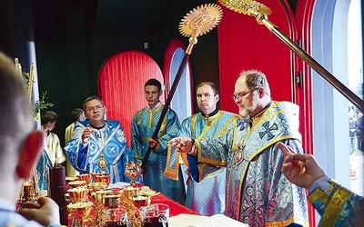  Liturgia pontyfikalna 21 września, którą z bp. Juszczakiem koncelebrowali sufragan archieparchii przemysko-warszawskiej bp Eugeniusz Popowicz  oraz greckokatolickie duchowieństwo z eparchii wrocławsko-gdańskiej