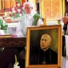 – Uczył się wytrwałości na twardym uniwersytecie życia – powiedział metropolita katowicki o przedwojennym biskupie polowym WP