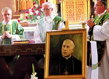 – Uczył się wytrwałości na twardym uniwersytecie życia – powiedział metropolita katowicki o przedwojennym biskupie polowym WP