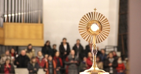 Warszawa znów na kolanach