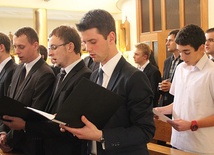 Adepci śpiewu kościelnego popisywali się swoimi umiejętnościami podczas inauguracji roku szkolnego