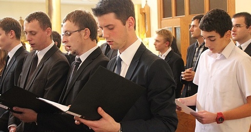 Adepci śpiewu kościelnego popisywali się swoimi umiejętnościami podczas inauguracji roku szkolnego