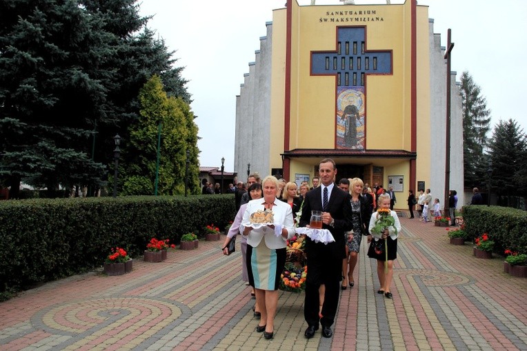 Suma dożynkowa i obrzęd dzielenia chlebem