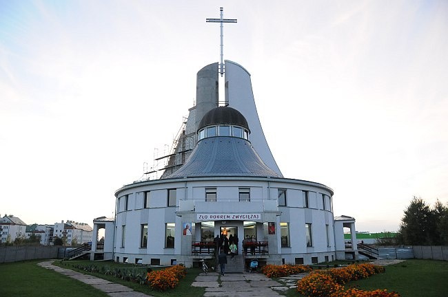 MB Latyczowska w budującym się kościele