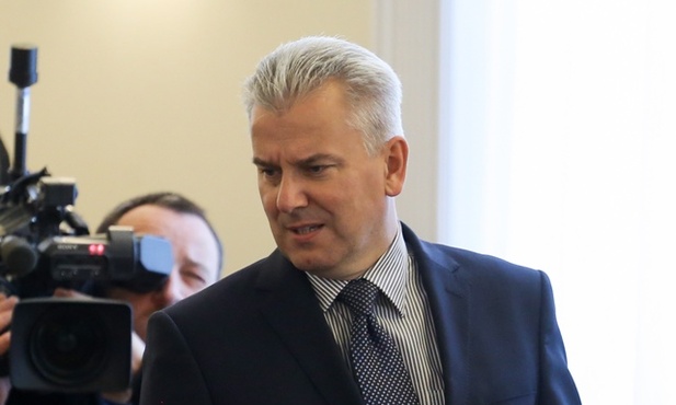 Prof. Płatek za min. Królikowskiego?!