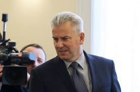 Prof. Płatek za min. Królikowskiego?!