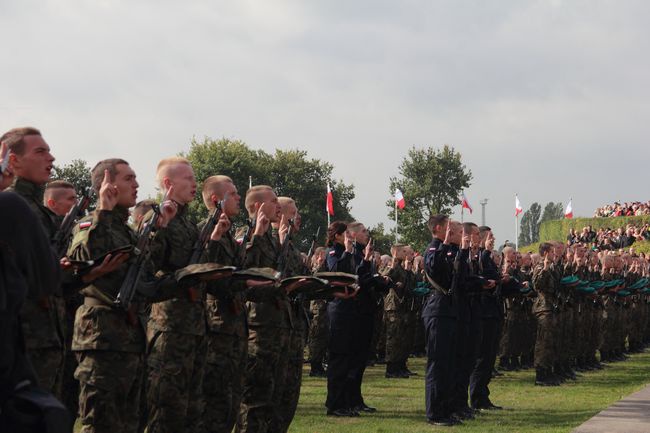 Przysięga podchorążych na Westerplatte