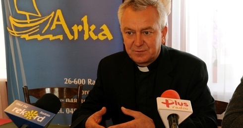 Ks. Andrzej Tuszyński potwierdził gotowość przekazania kwoty odprawy na rzecz "Arki" przez min. Marię Wasiak