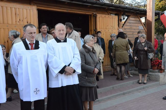 Budują kościół z Maryją