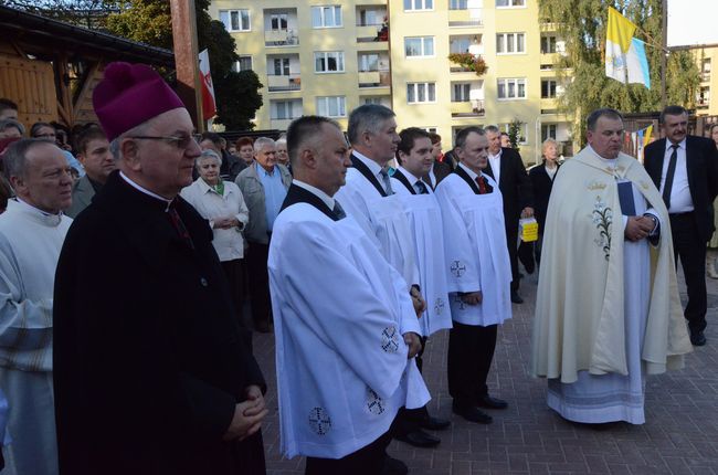 Budują kościół z Maryją