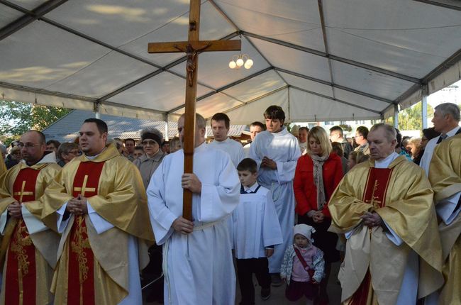 Budują kościół z Maryją