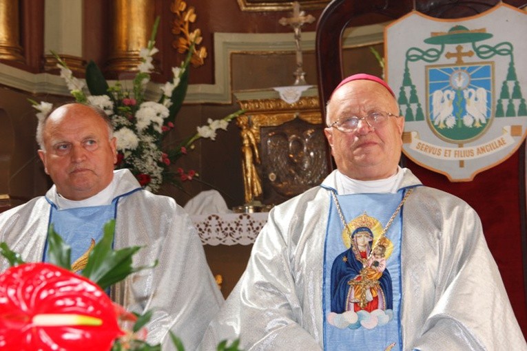 Pielgrzymka Kół Żywego Różańca do Domaniewic