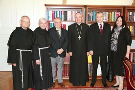  Wśród orędowników wyniesienia s. Róży na ołtarze jest m.in. franciszkanin z Niepokalanowa o. Feliks Grabowiec, który s. Różę znał od 1975 r. 